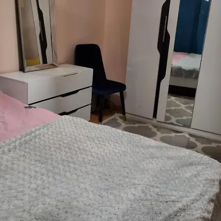 Lively Flat Close To Center